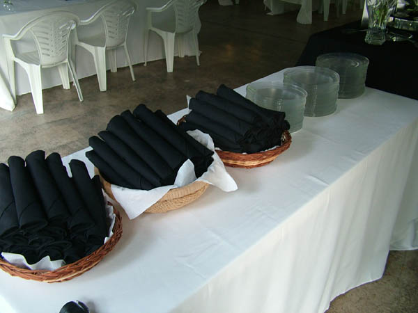 Reception_China_And_Glassware_Setup