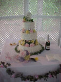 RECEPTION-SET UP-FOOD-CAKE-01.jpg (224930 bytes)